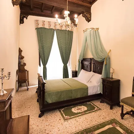 All'ombra Della Torre Only 3* Sienne