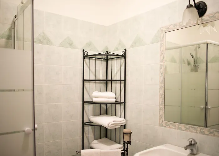All'ombra Della Torre Only Bed & Breakfast 3*