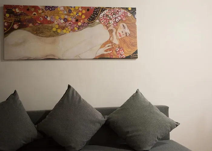 All'ombra Della Torre Only Bed & Breakfast