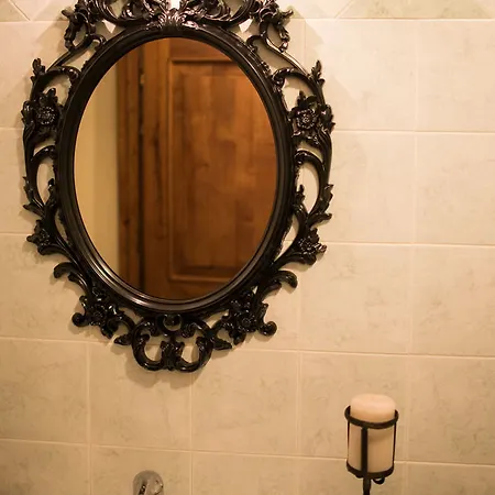 All'ombra Della Torre Only Bed and breakfast 3*
